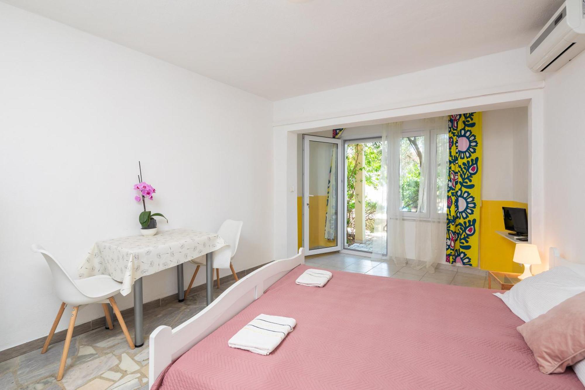 Apartments Roza Omiš Εξωτερικό φωτογραφία