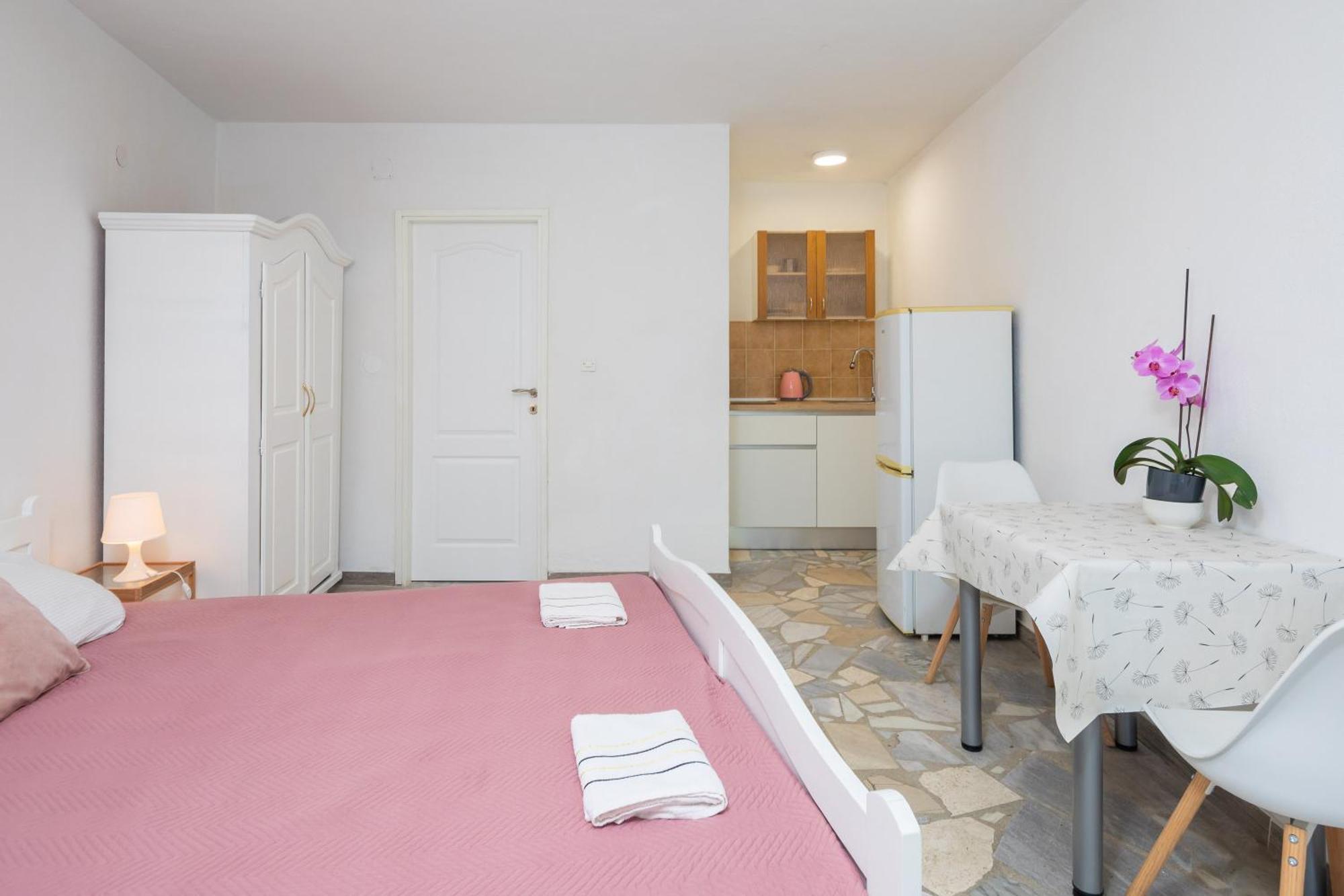 Apartments Roza Omiš Εξωτερικό φωτογραφία